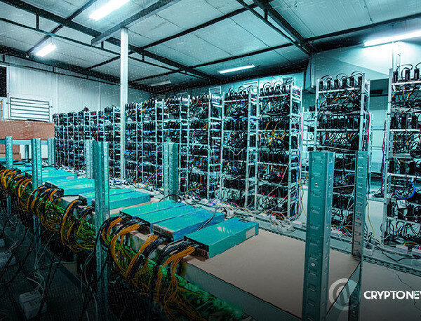 Rising Bitcoin Value Drives Mining Machine Shortages and Price Hikes