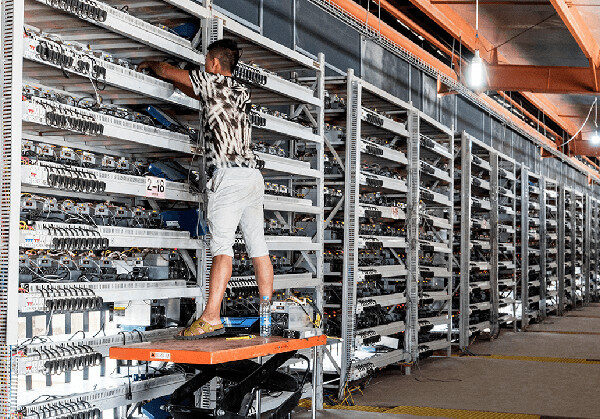 Bitcoin Mining Tightens: Difficulty Hits 110.45 Trillion Amid Revenue Slump