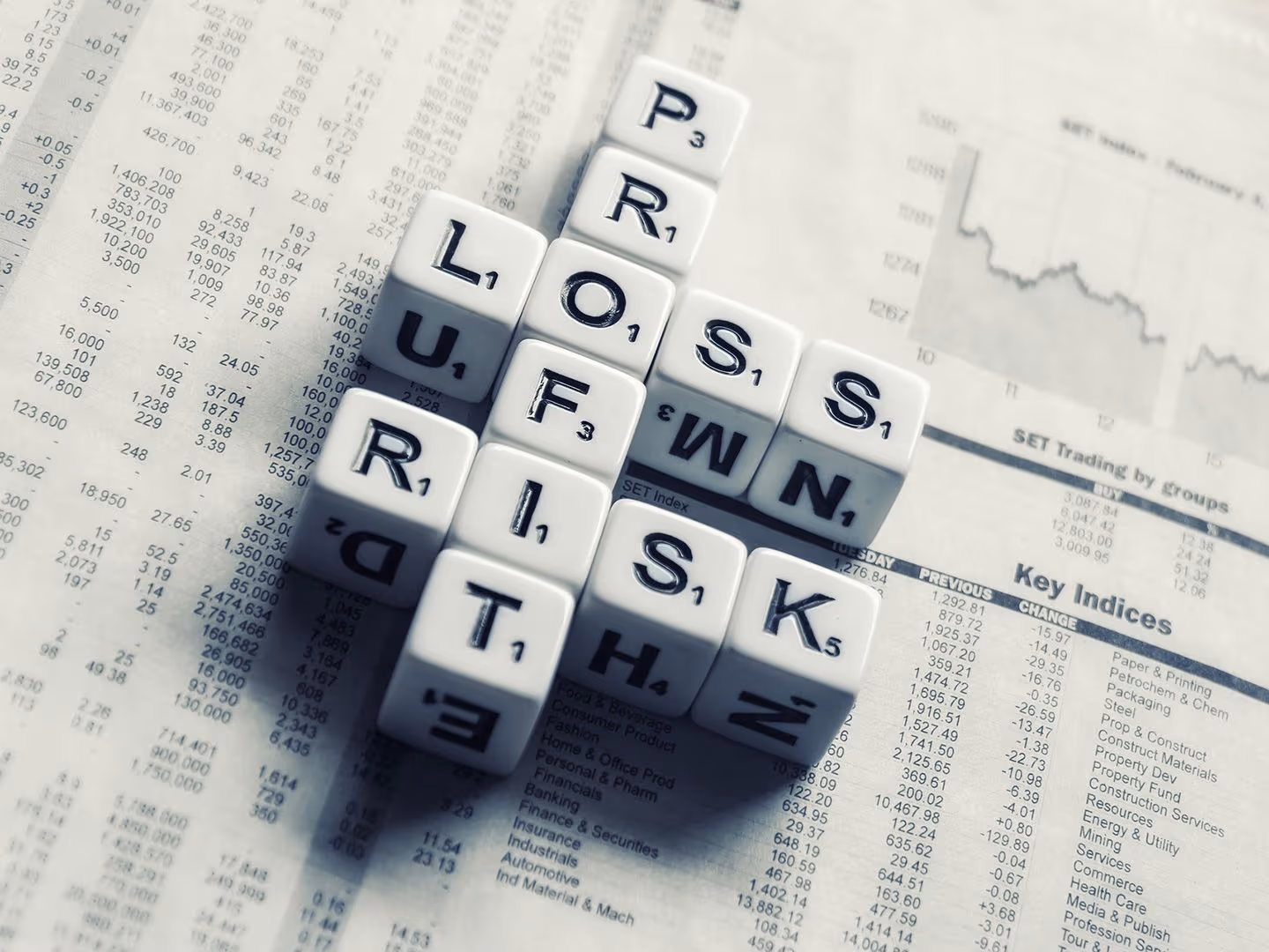 Profit, risk and loss. (Gino Crescoli/Pixabay)