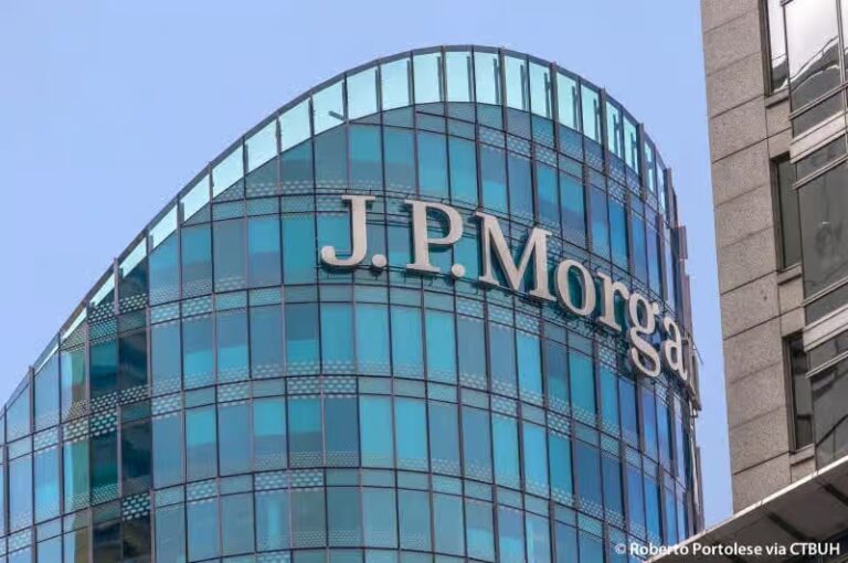 Dimon vs. Armstrong: JPMorgan Battles Crypto Bill 9