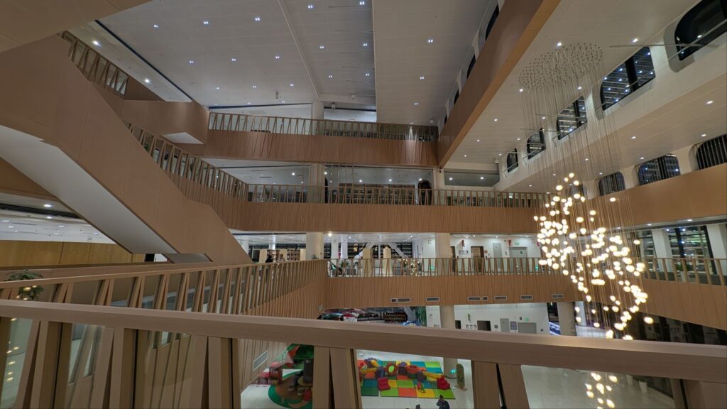 La Biblioteca BINAES Futurista de Bukele Combina Libros, Bitcoin y Juegos Familiares en la Capital Revitalizada 22 La Biblioteca BINAES Futurista de Bukele Combina Libros, Bitcoin y Juegos Familiares en la Capital Revitalizada 22