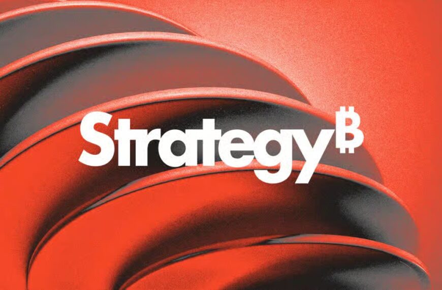 MicroStrategy Halts Bitcoin Buys, Launches $1B Credit Program